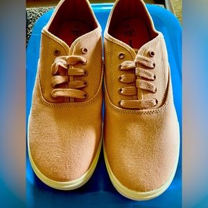 New Pink BoBo Sneakers Sz 10